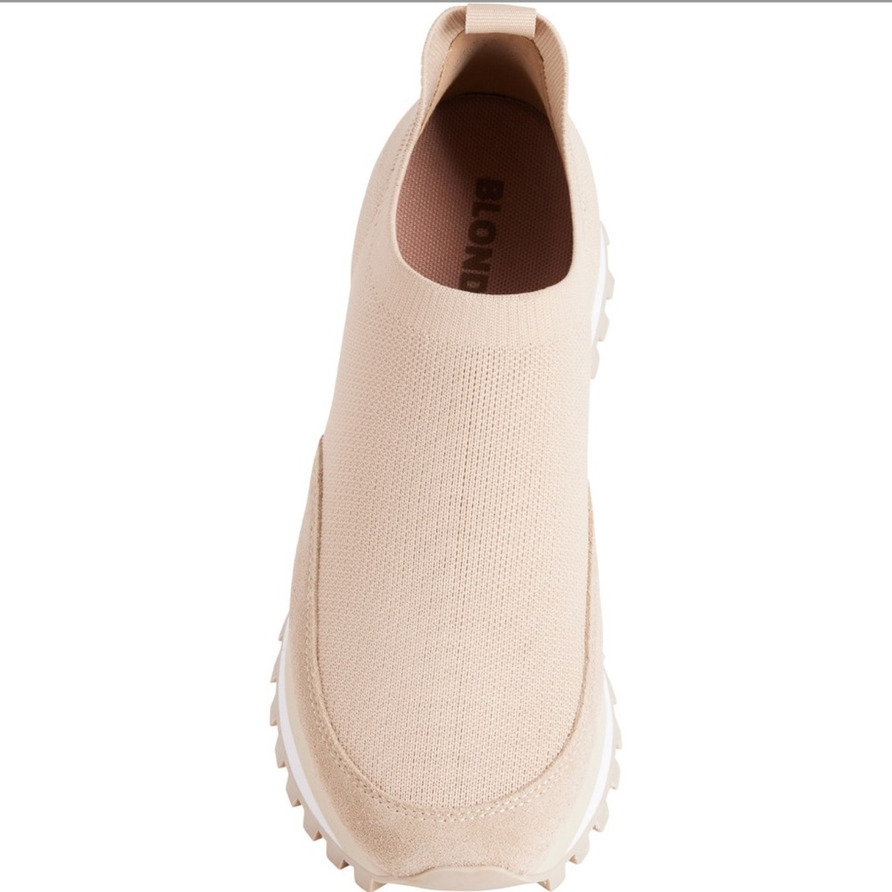Blondo new in box slip on sneakers waterproof sand color - Picture 4 of 14